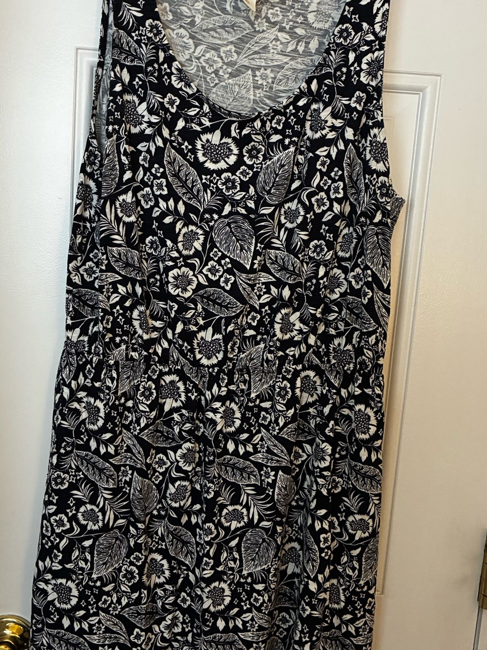 H&M women’s black and white sleeveless dress
